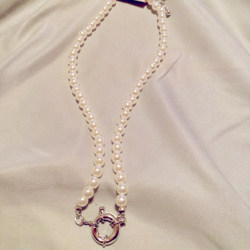 Faux Pearl Choker Necklace